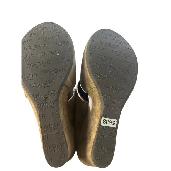 Cordani Brown Suede Rounded Toe Wedges sz 38 (7.5)